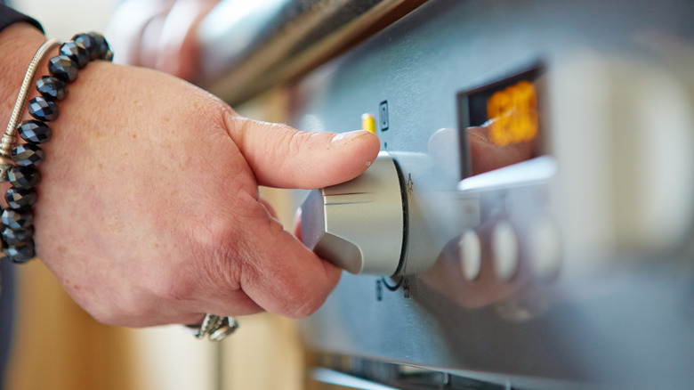 Hand turning knob on oven 