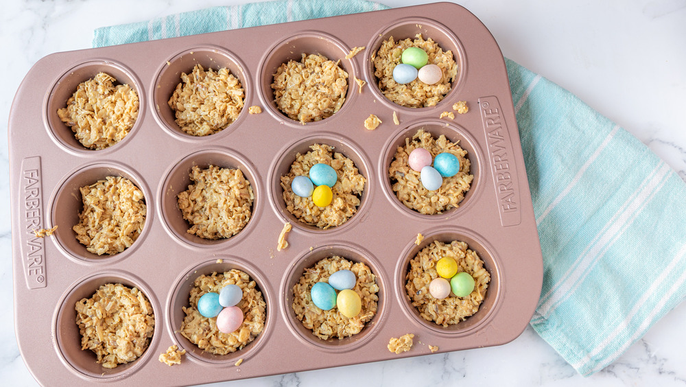 forming bird's nest cookies