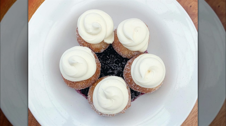 Biscuit donuts with lemon mascarpone