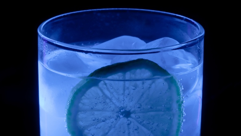 dry ice in tonic water black light