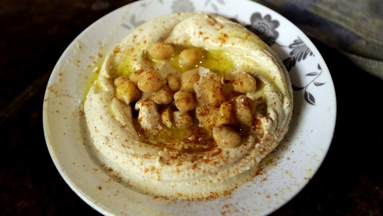 plate of hummus