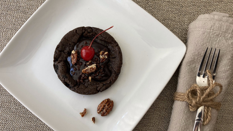 brownie pizookie with hot fudge