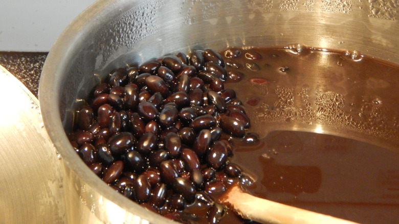 cooking black beans in pot