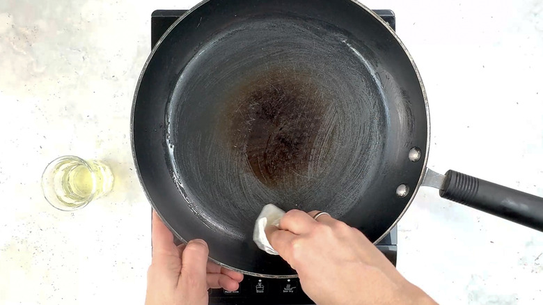 grease crepe pan with oil