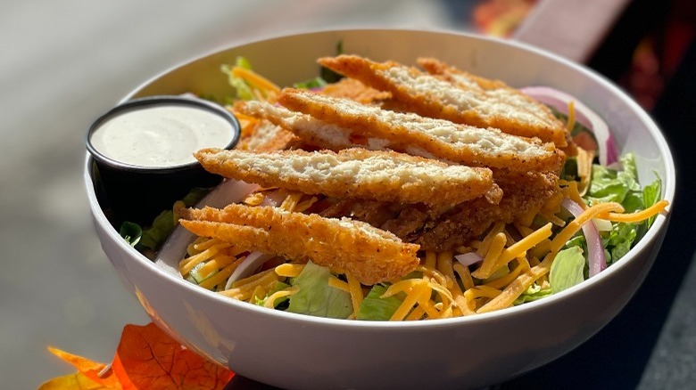 honky-tonk crispy chicken salad with ranch side