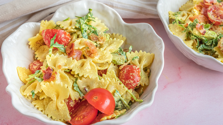 blt pasta salad in bowl