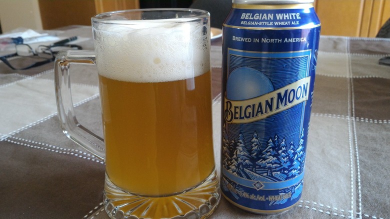 Belgian Moon can and glass