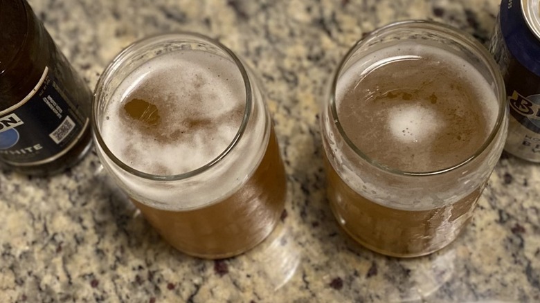 Regular and non-alcoholic Blue Moon in glasses