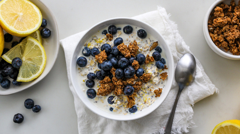 blueberry granola oats in bowl