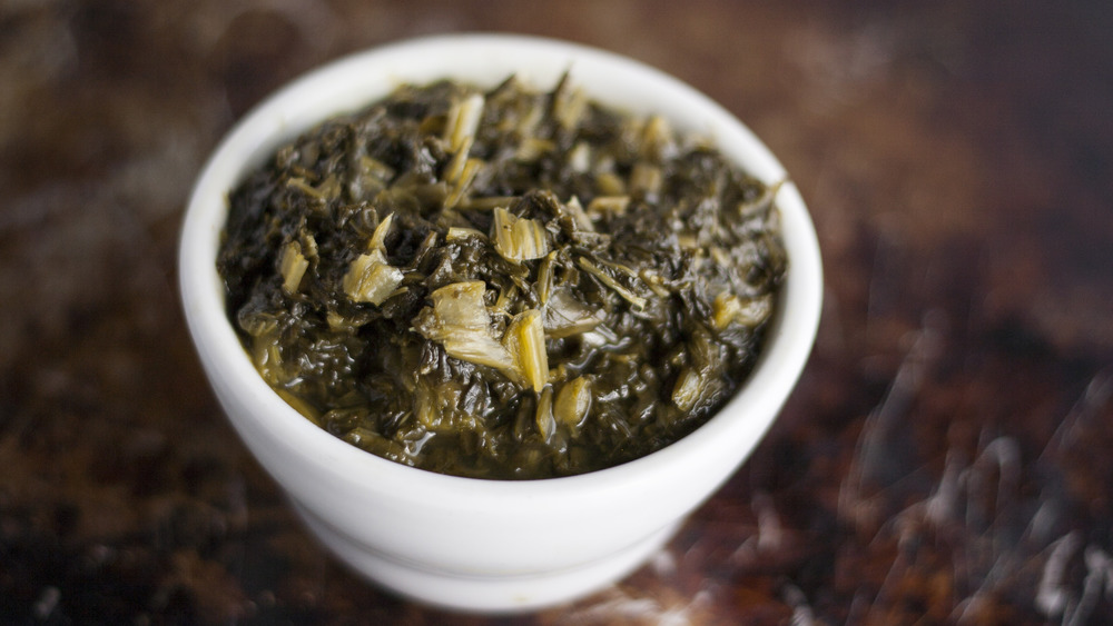 collard greens to serve with Bobby Flay's shrimp and grits with a twist