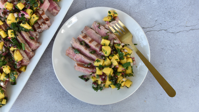 grilled tuna with mango salsa