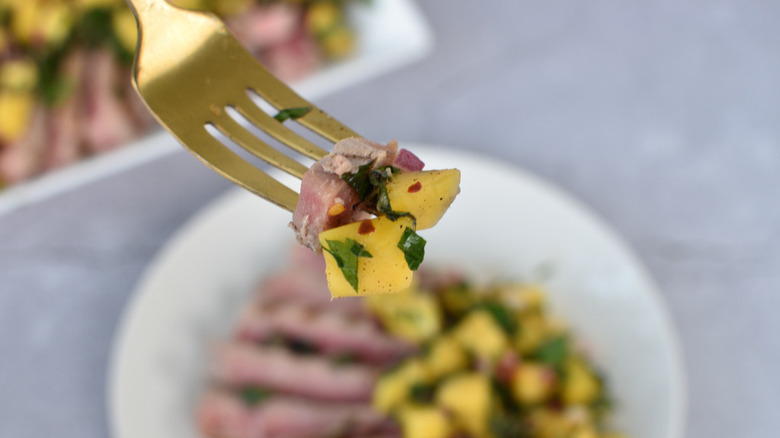 forkful tuna and mango salsa