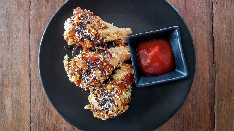 Bonchon wings with sauce