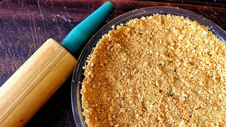 Cereal pie crust and rolling pin