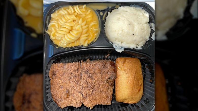 A Thanksgiving meal from Boston Market