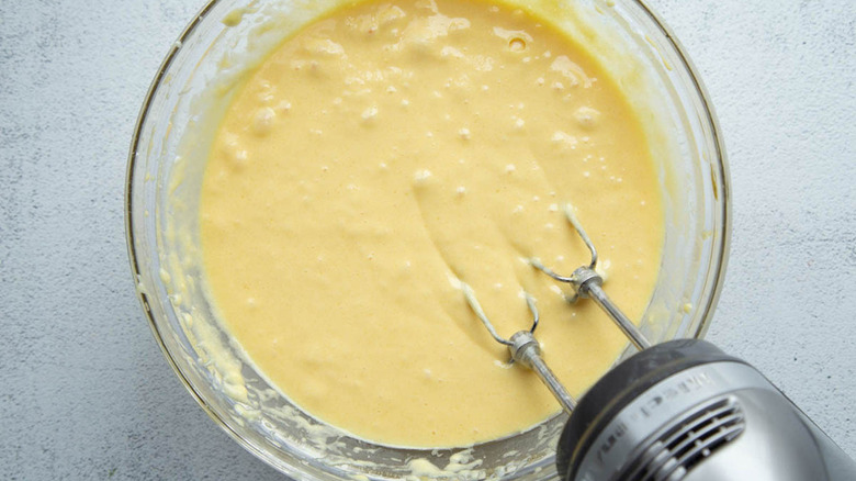 honey bun cake batter