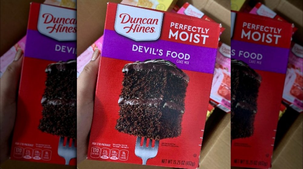  Duncan Hines Devil's Food chocolate cake mix