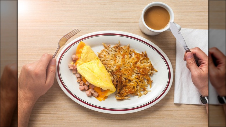 huddle house omelet