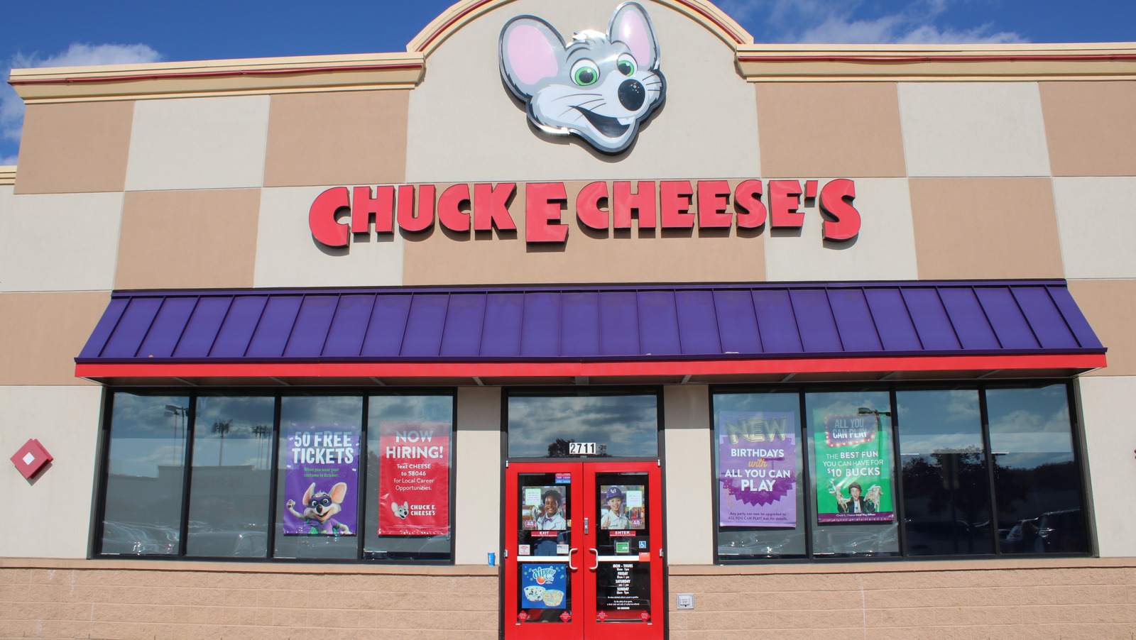 Breaking Down Everything That's Wrong With Chuck E. Cheese's New Frozen ...