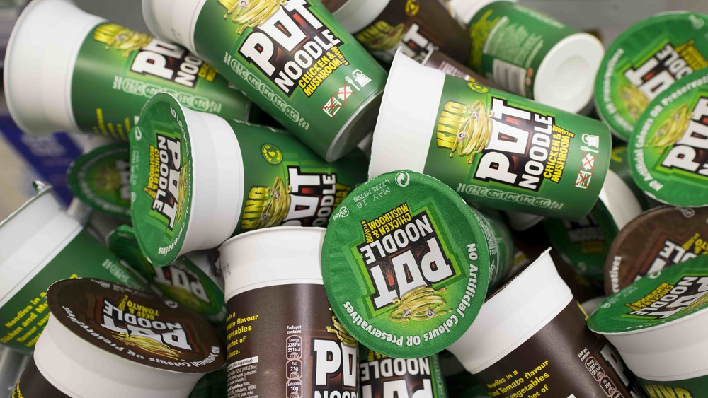 pot noodle chicken and mushroom flavor