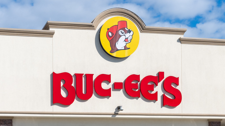 Buc-ee's sign