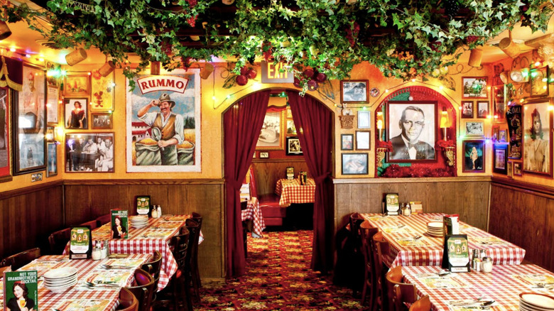 Buca Di Beppo decor