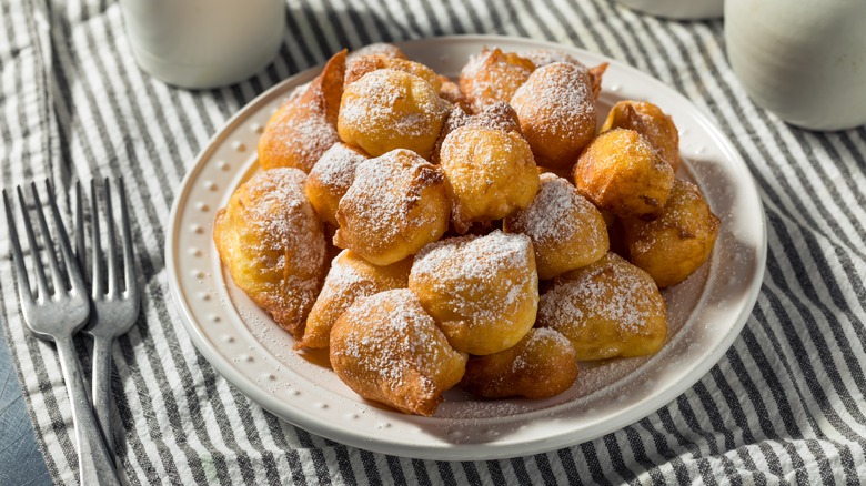 Plate of fried Italian zeppole