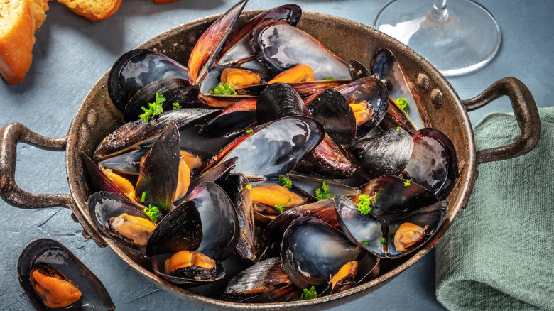 mussels in a pot