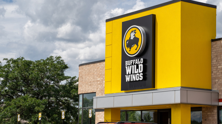 Buffalo Wild Wings storefront daytime