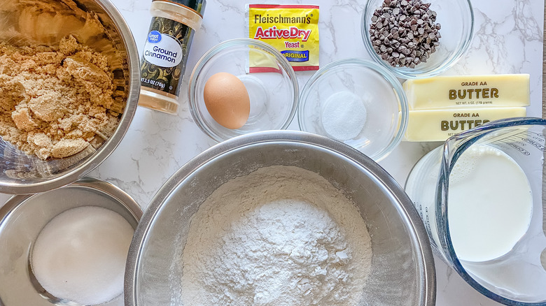 cinnamon rolls ingredients