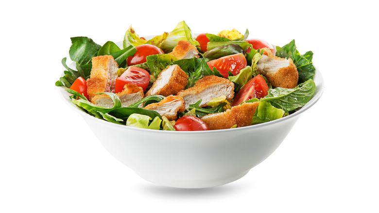 Salad with breaded chicken