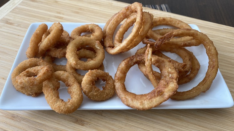 tray of onion rings