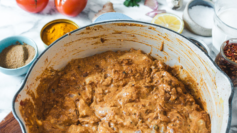 chicken marinade in dutch oven pan