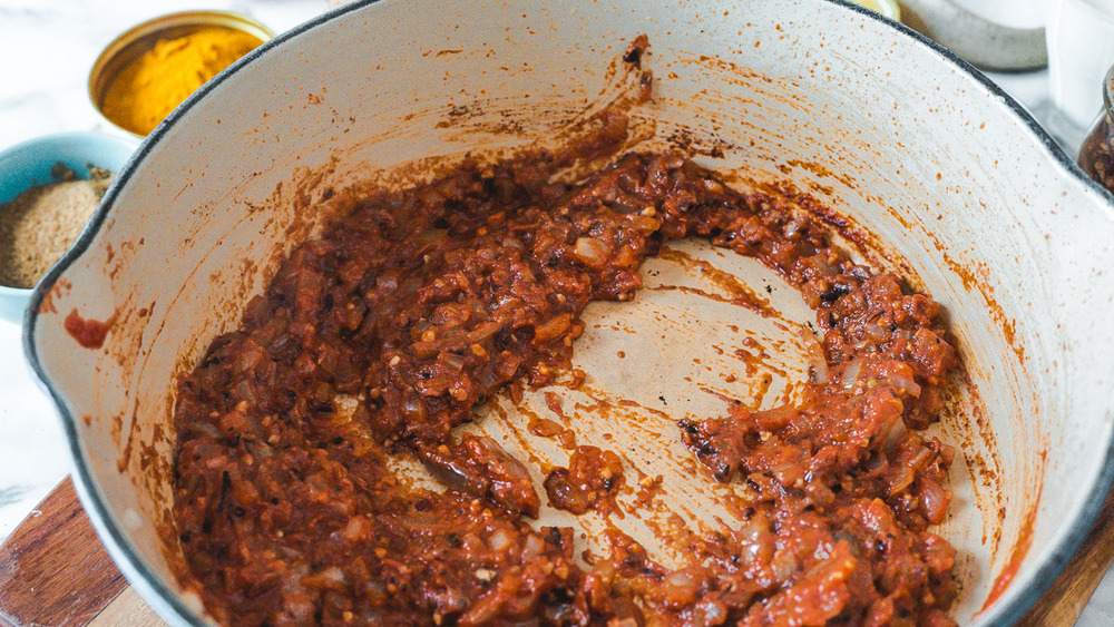 tomato sauce base in dutch oven pan