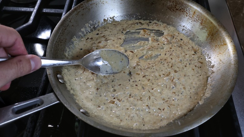 stirring au poivre sauce