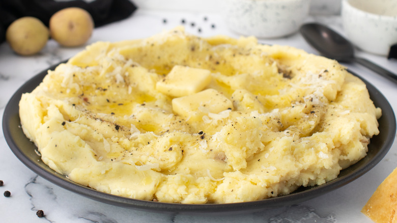 cacio e pepe mashed potatoes