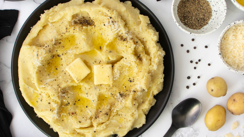 cacio e pepe mashed potatoes