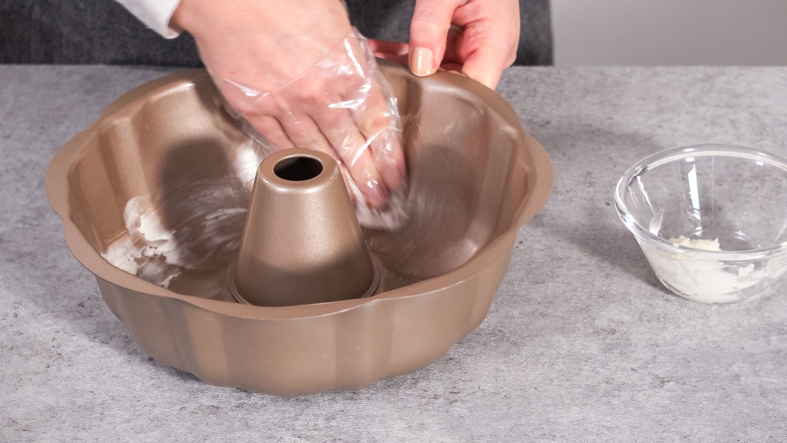 cake-goop-is-the-best-way-to-grease-a-bundt-pan