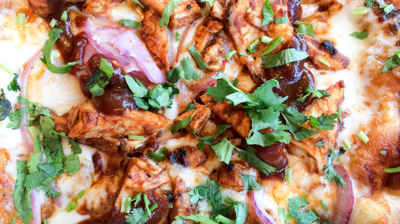 Barbecue chicken pizza close-up