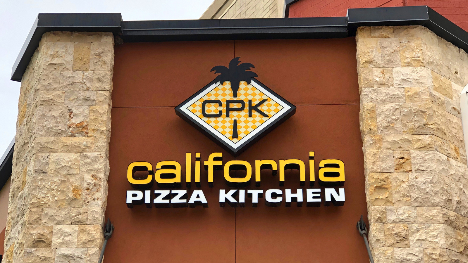 California Pizza Kitchen Invented This Type Of Pizza   L Intro 1620672424 