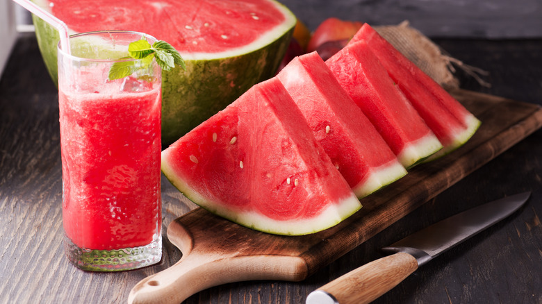 Watermelon juice and slices