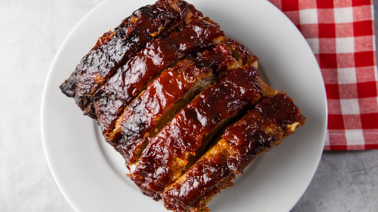 Smoked ribs on plate