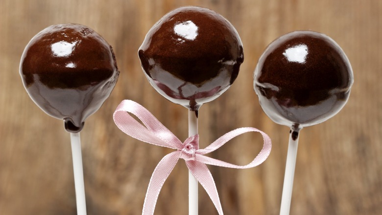 brown cake pops lollipops