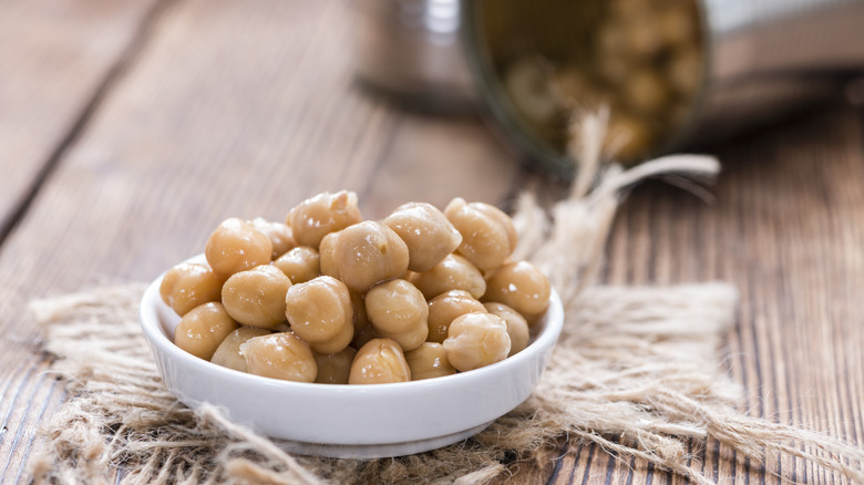 portion of canned chickpeas