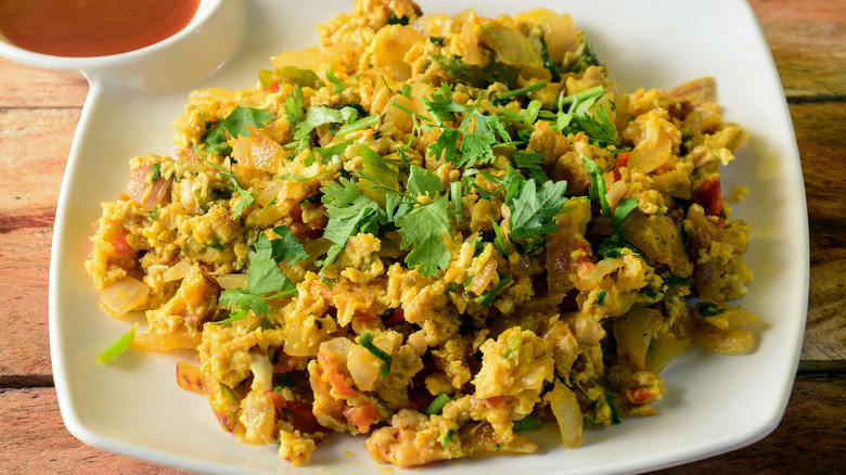 Scrambled eggs with green chilies and tomatoes