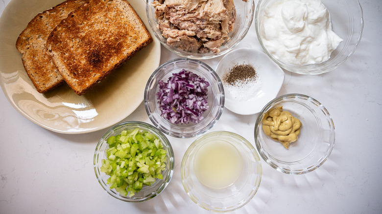 Canned salmon salad ingredients