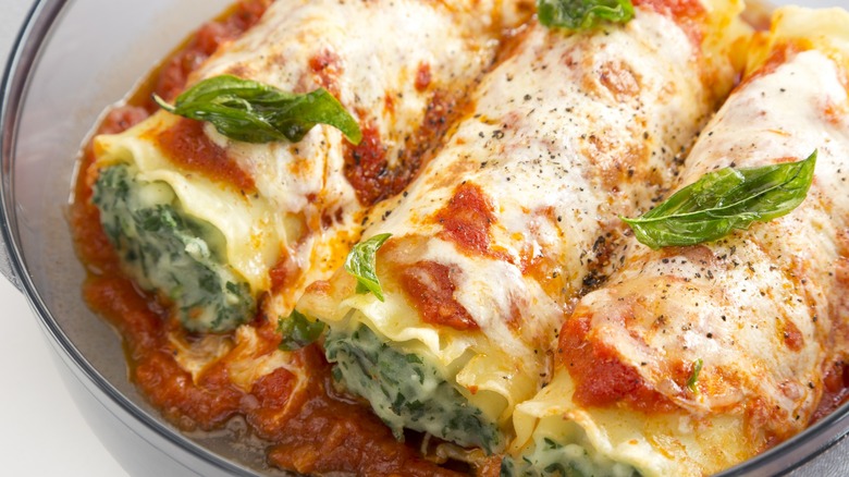 Cannelloni with red sauce