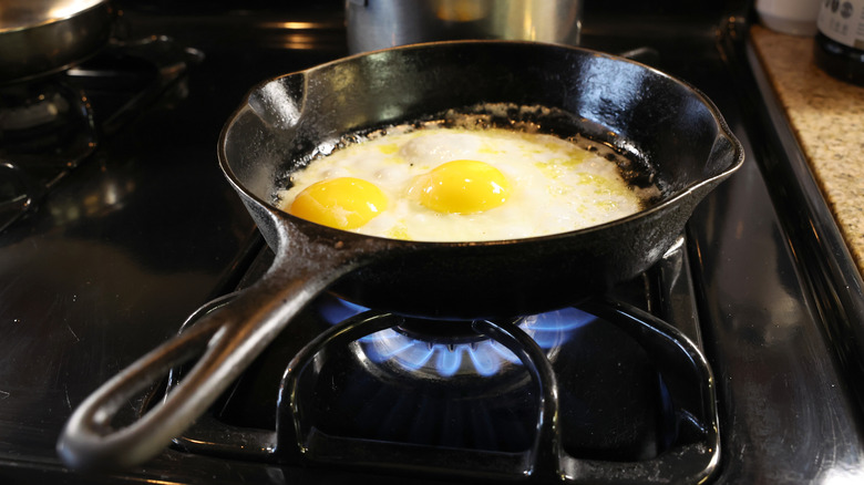 cast iron skillet gas stove