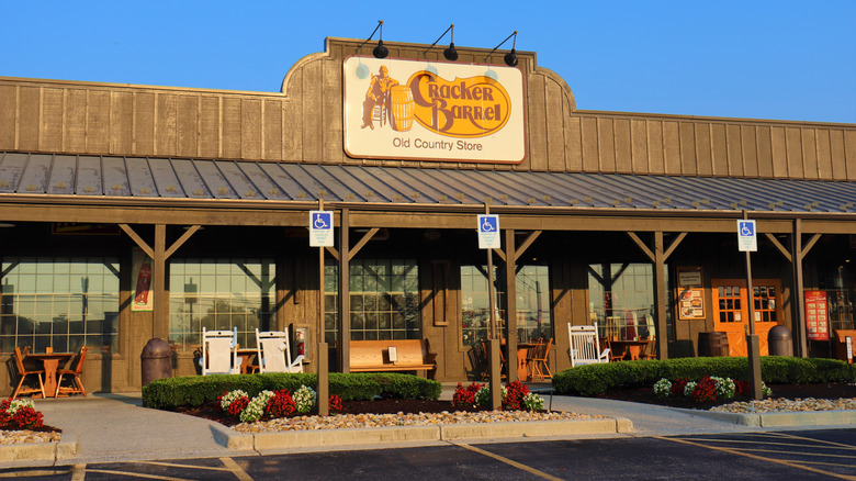 Cracker Barrel restaurant