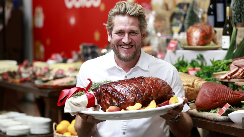 Curtis Stone holding tray of food